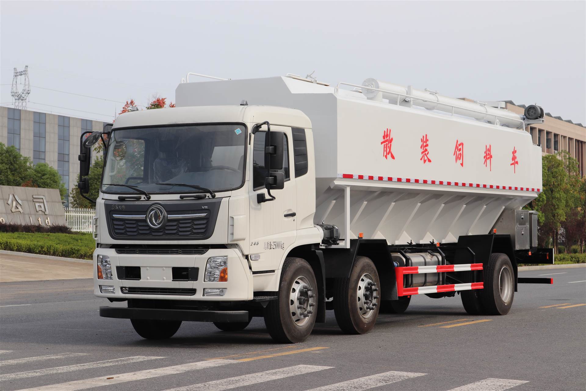 东风天锦小三轴饲料运输车 14方15方16方容量 售后无忧