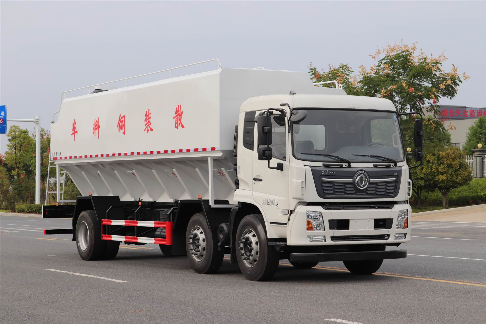 东风天锦小三轴饲料运输车 14方15方16方容量 售后无忧