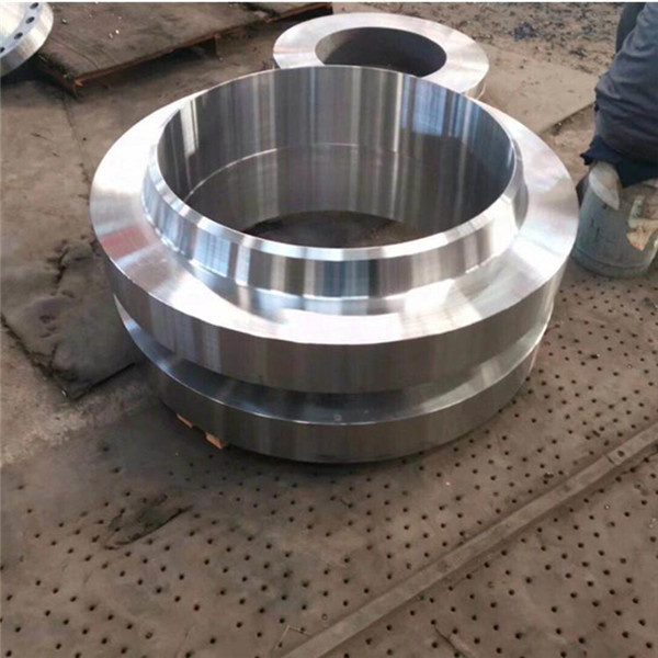 承插焊就是没有凸台,在法兰体上直接开了个凹槽,就象盲法兰上面开了个