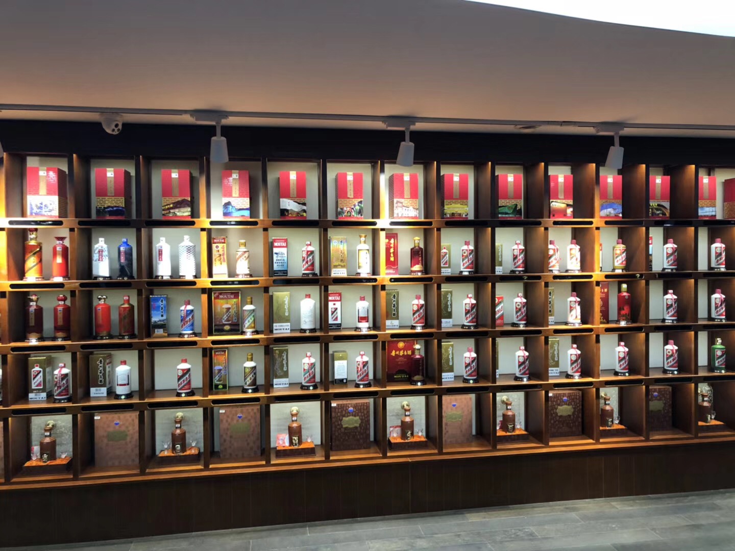 济南鲁浩物资回收有限公司 产品展厅 >石家庄86年茅台酒回收价格表