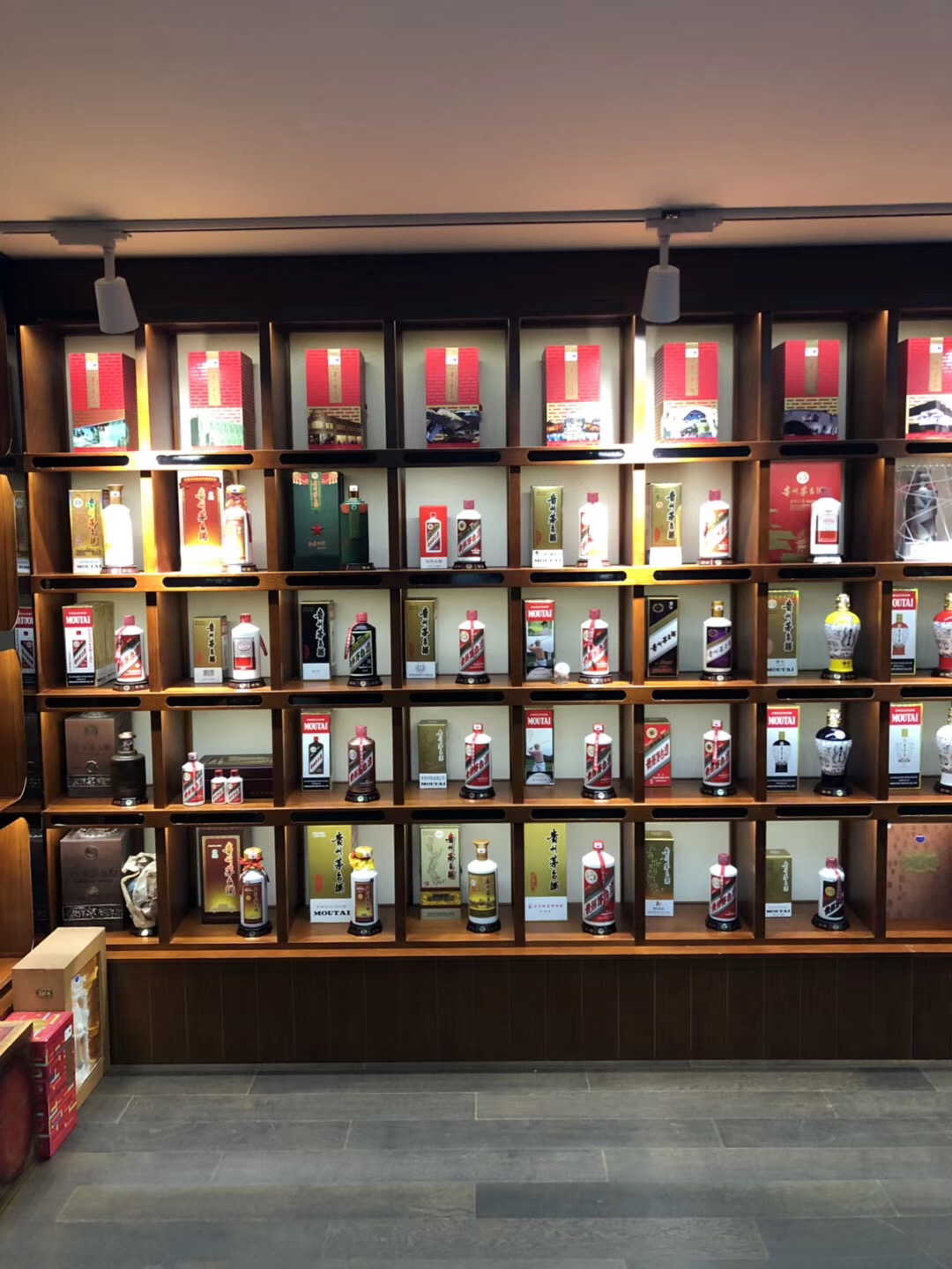 济南鲁浩物资回收有限公司 产品展厅 >宁波2019茅台酒回收多少钱一瓶