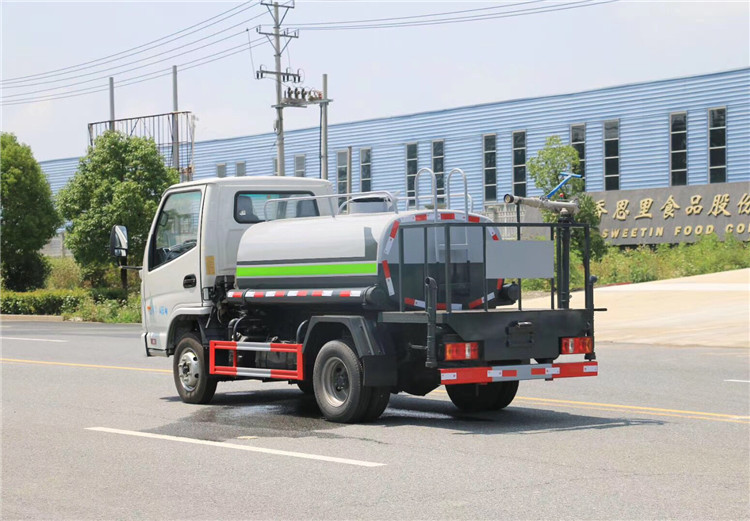 5方灑水車報價小型農用灑水車廠家報價