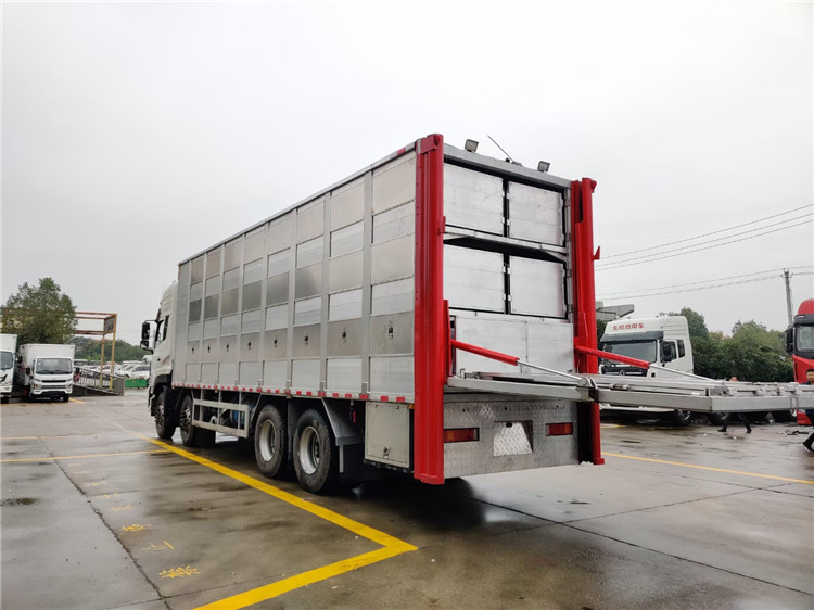 程力东风天龙恒温运猪车畜禽运输车