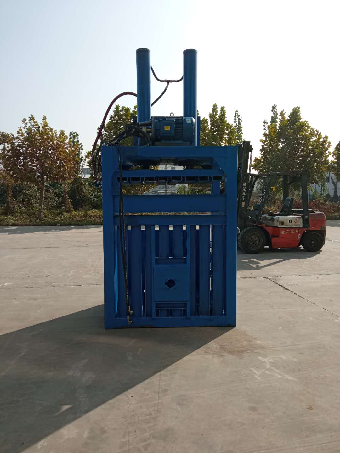 生活垃圾压缩站压包机 立式废纸编织袋打包机 旧轮胎压包机