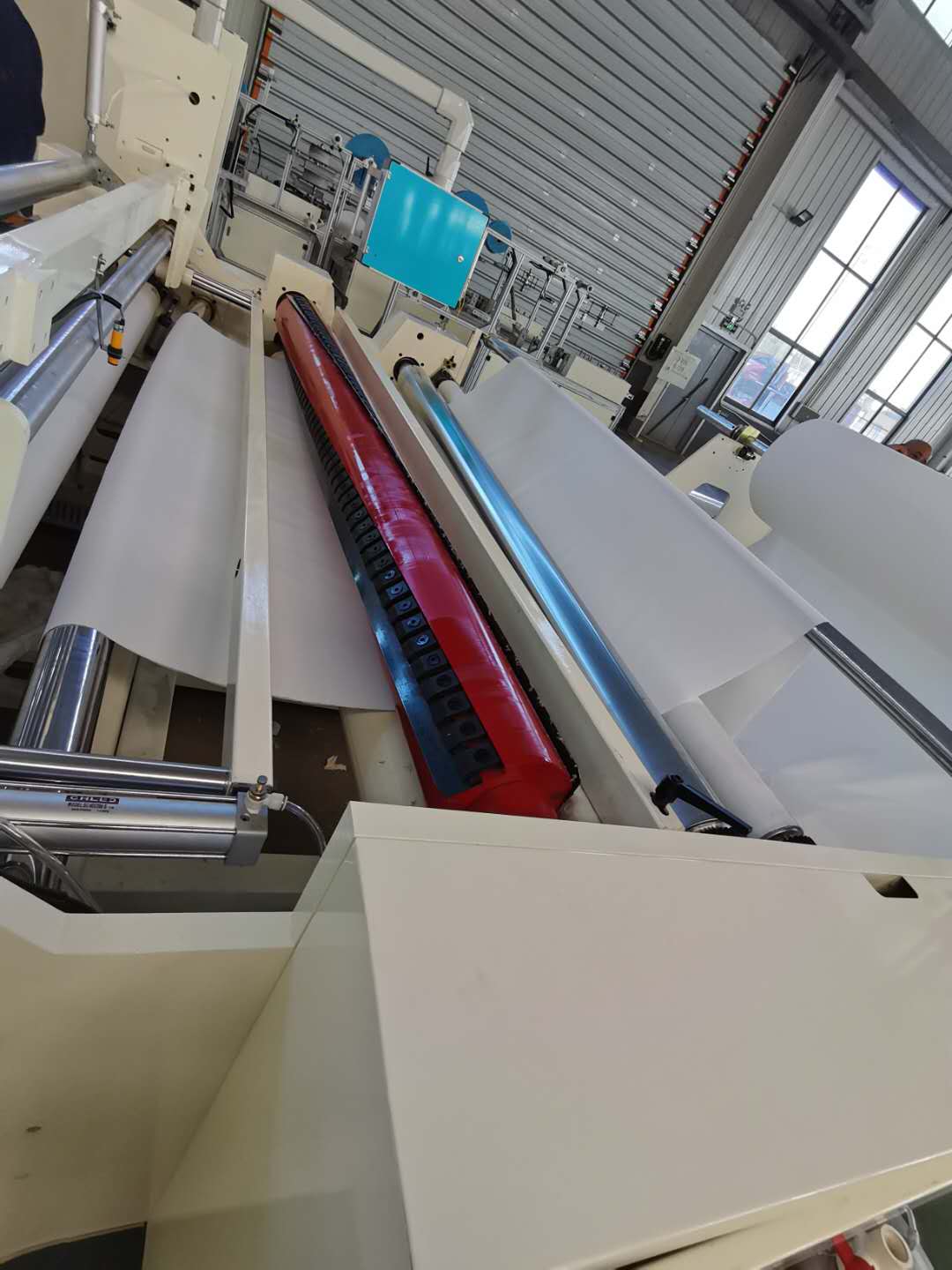 无纺布两用卫生纸复卷机全自动懒人抹布机械加工设备