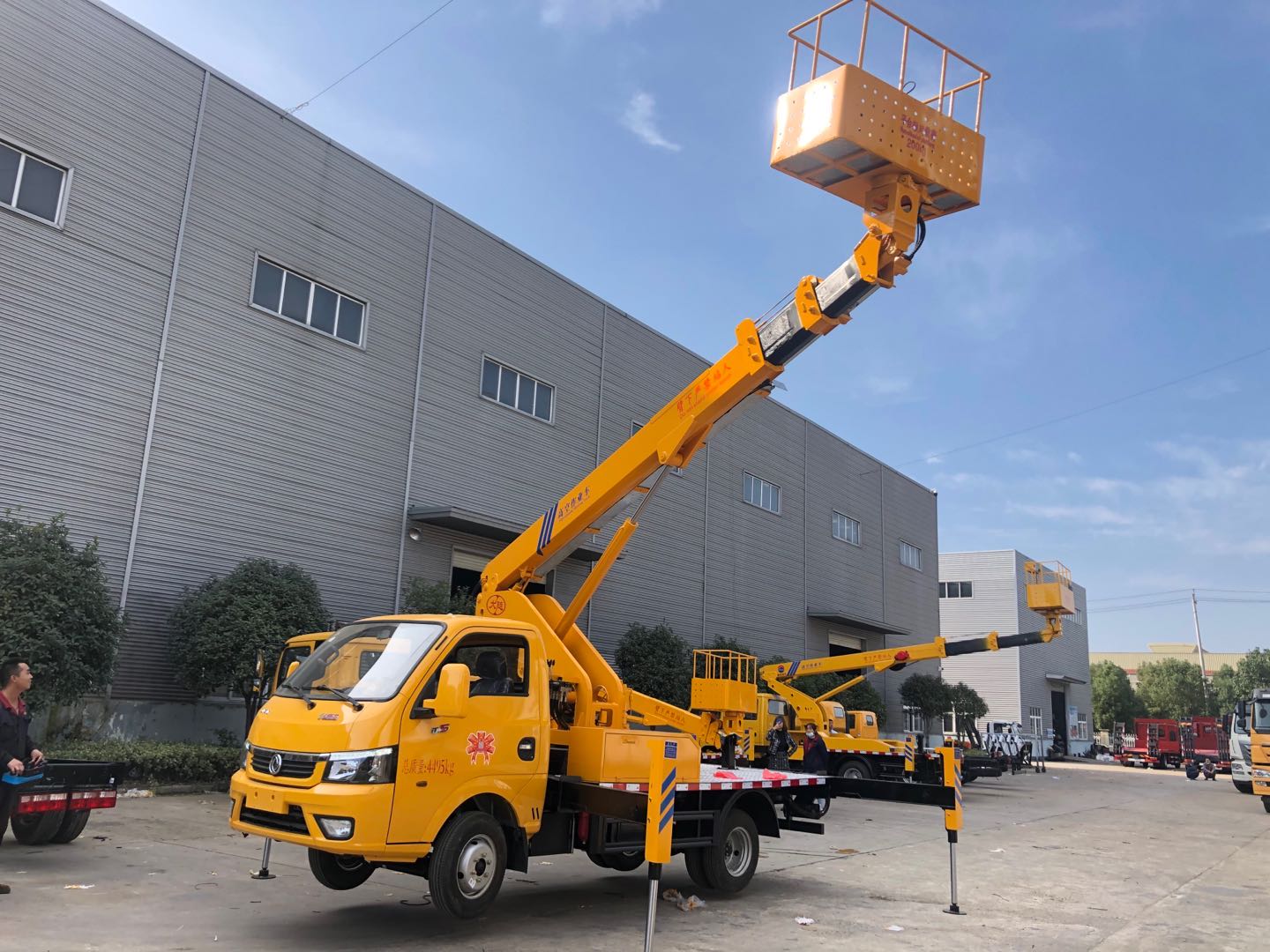 东风路灯车价格蓝牌16米直臂高空作业车厂家
