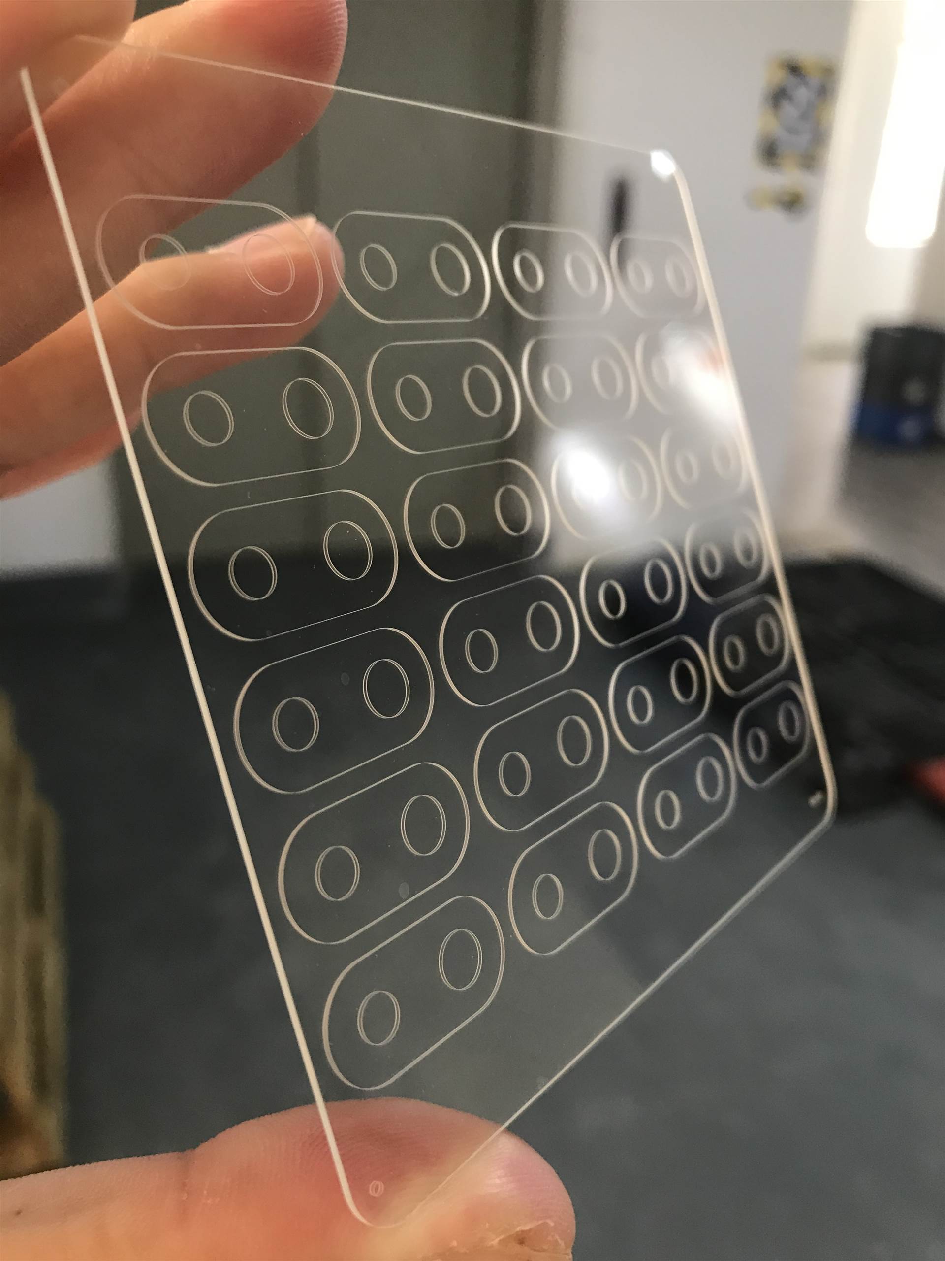 减薄白片玻璃切割加工 玻璃激光切割 厂商专门激光切割玻璃价格