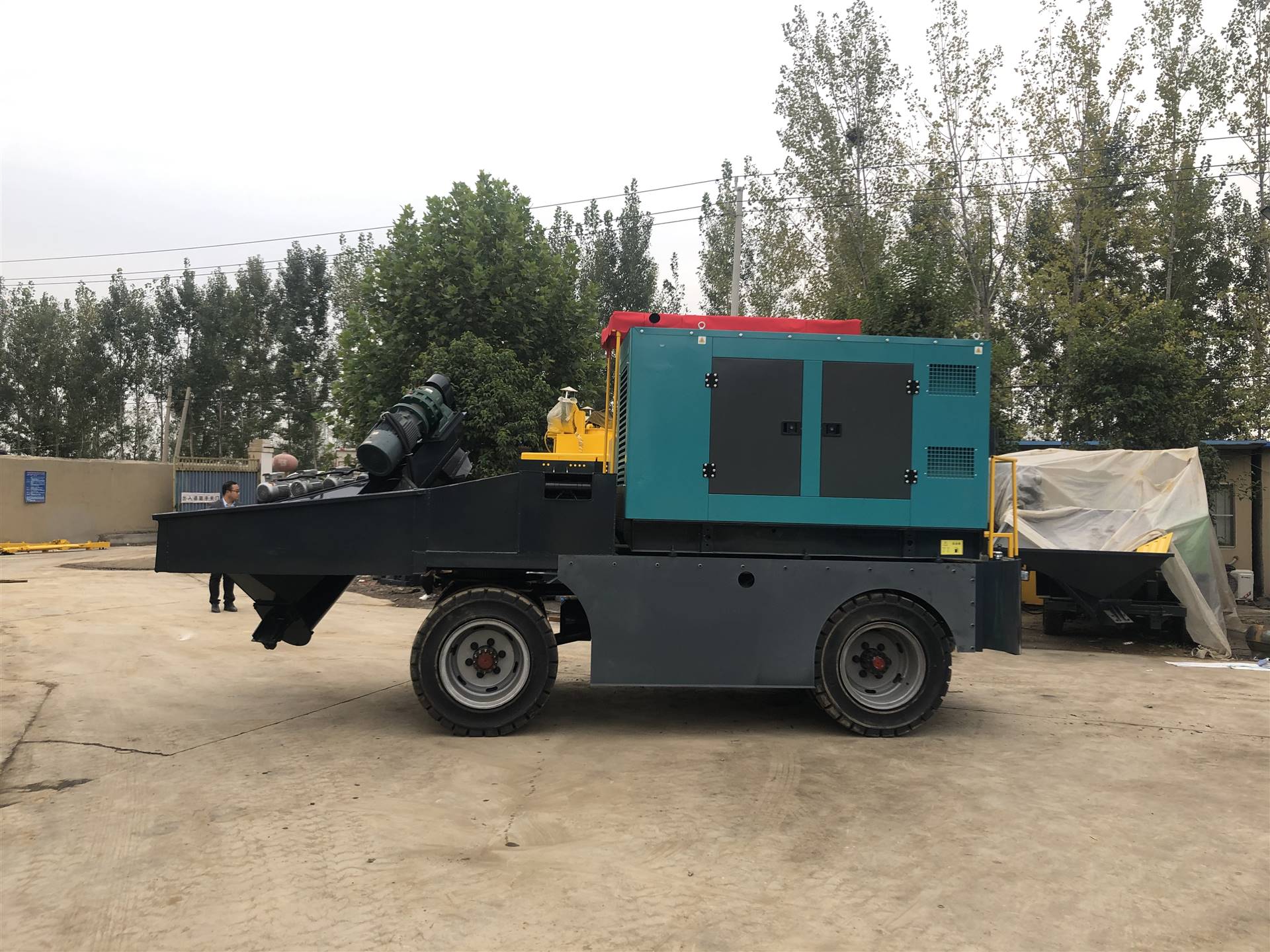 润沃机械公路滑模机 大型混凝土滑模机型号 浇筑路边滑模机厂家