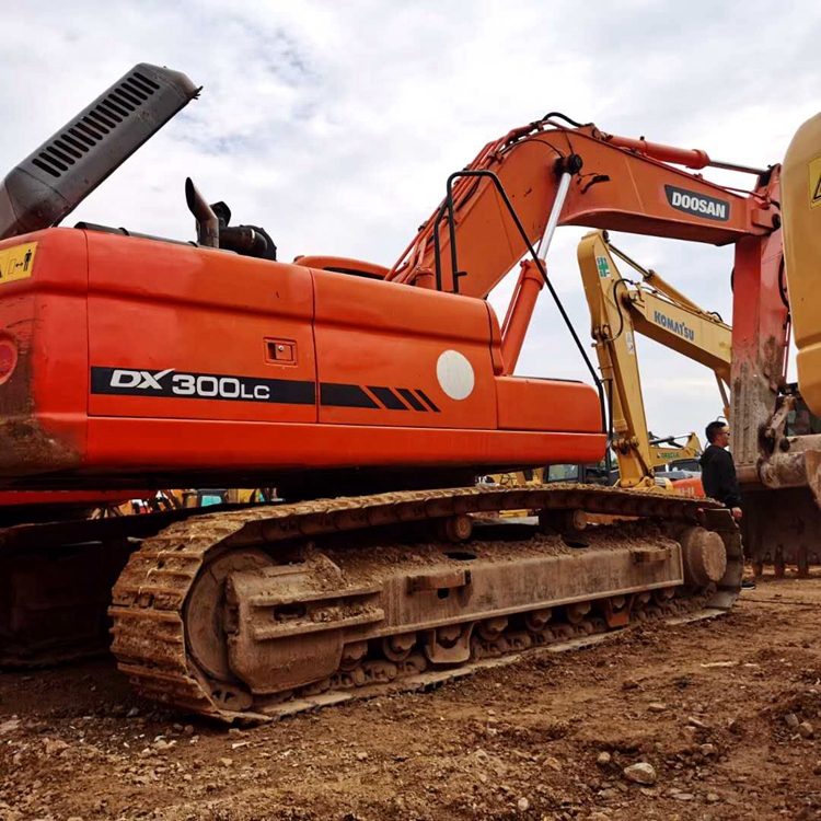 贵州二手斗山挖掘机dx300新款8成新二手钩机手续齐全