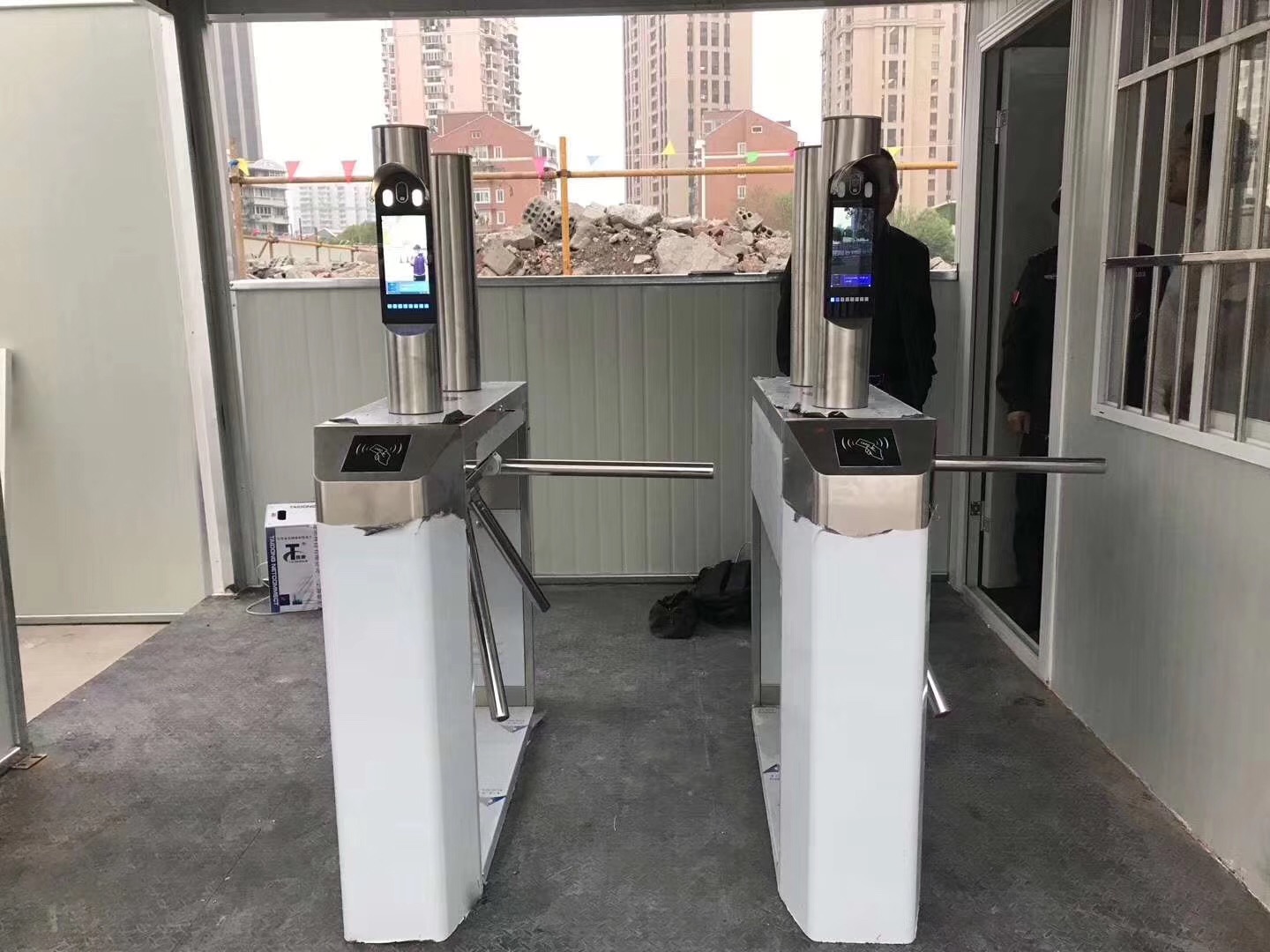 人脸识别终端机圆柱款小钢炮
