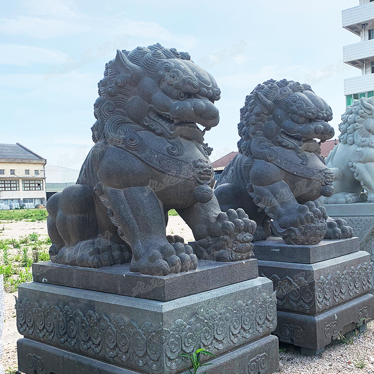 石雕狮子制作批发石雕狮子雕刻公司石雕狮子门前摆放