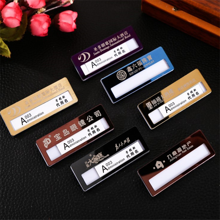 商务锌合金礼品定做卡通胸牌报价定制公司礼品金属徽章定做