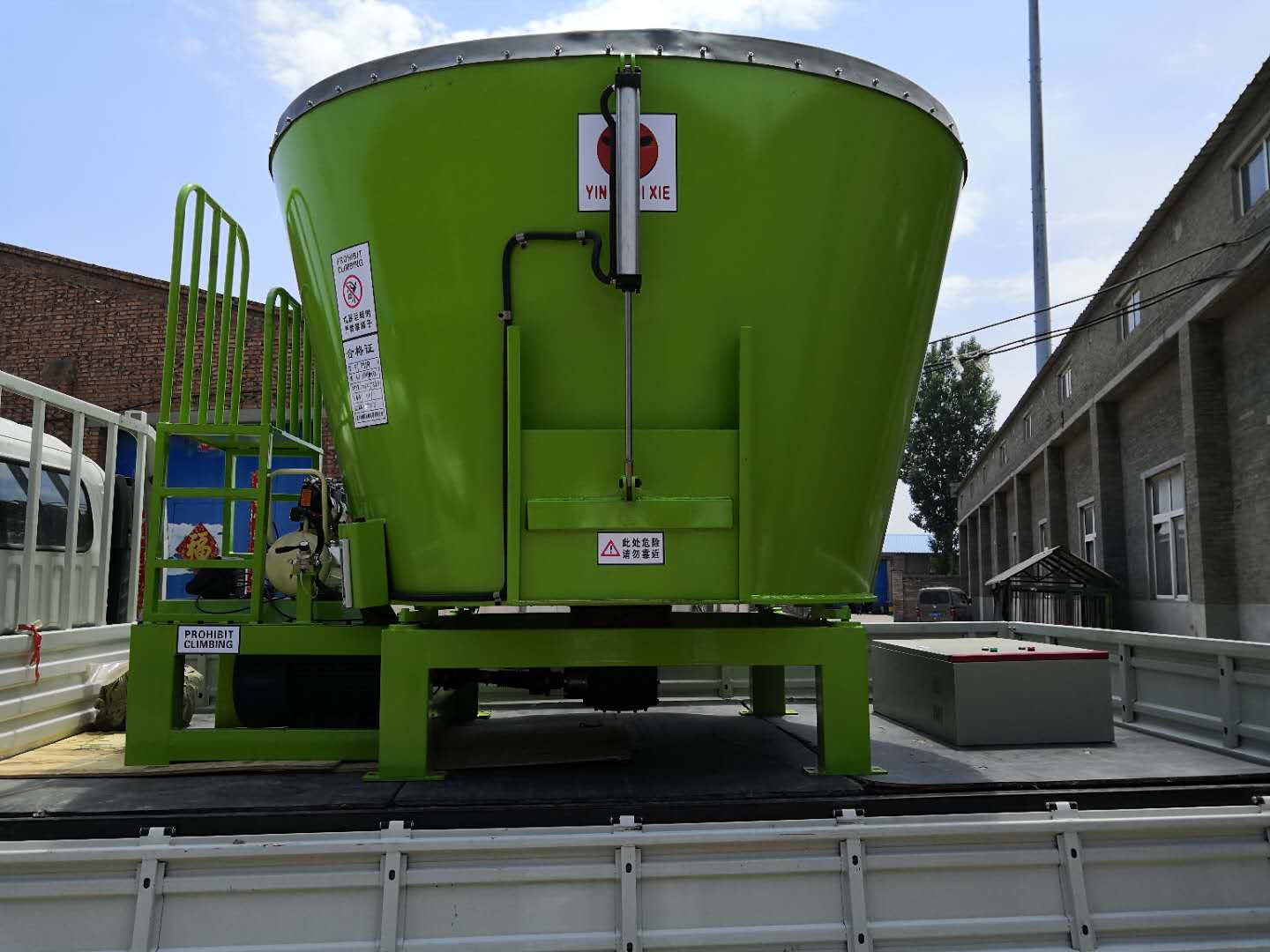 tmr饲料搅拌机各类机型如何选用