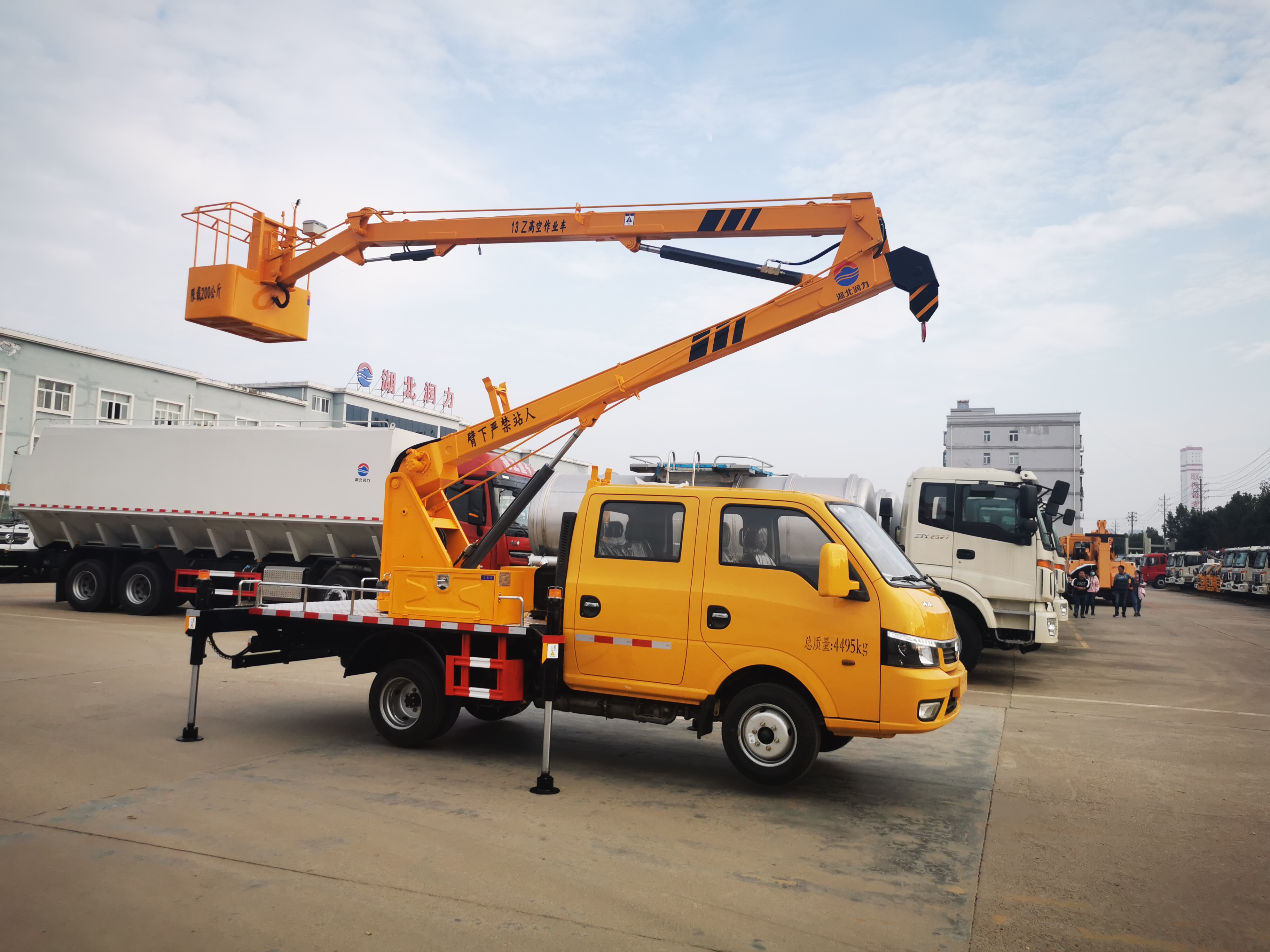 湖北润力 东风国六高空作业车 年底大促销 买到就是赚到