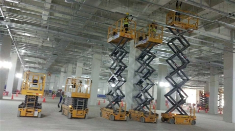 【閔行出租10米12米 14米剪叉式高空作業(yè)平臺(tái)車】?jī)r(jià)格,廠家,園林和高空作業(yè)機(jī)械
