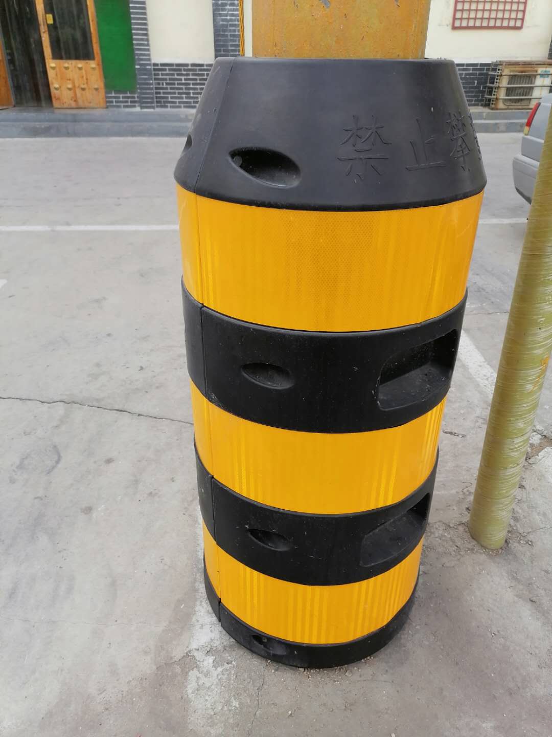 防撞桶 电力防撞桶 反光防撞桶 黑黄红白防撞桶 防撞桶价格
