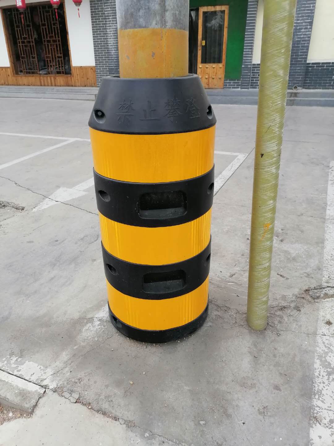 防撞桶 电力防撞桶 电线杆防撞桶 防撞桶厂家 防撞桶价格