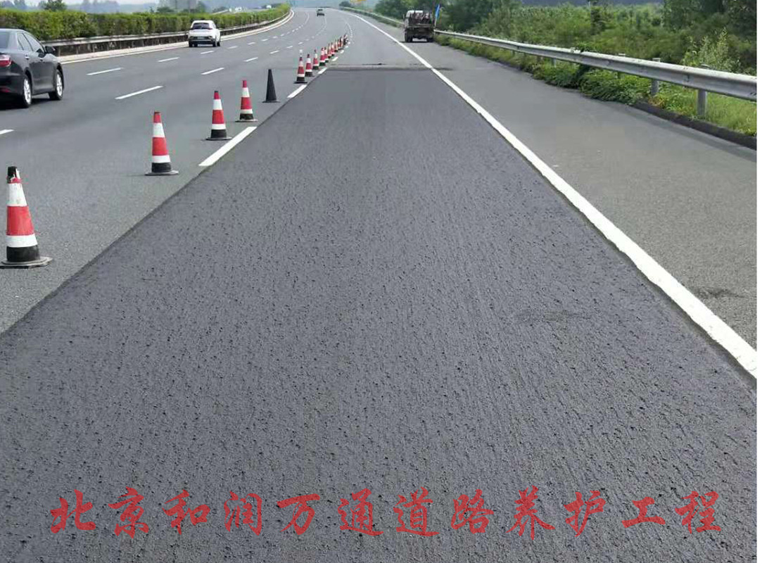 北京昌平沥青路面摊铺施工，大兴沥青路面撒油施工，老旧路面改造施工公司