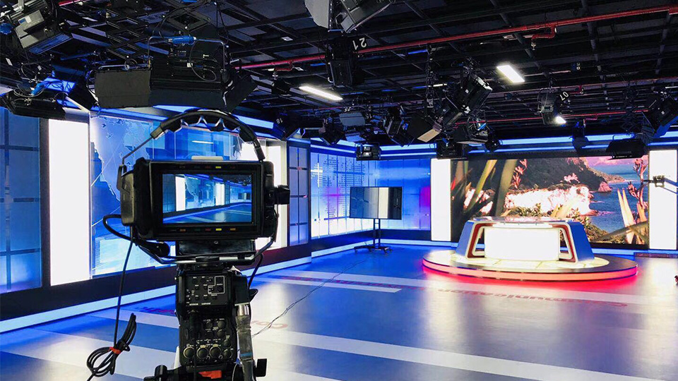 提词后期制作,媒资管理等全套设备,以及全部的灯光舞美设计装修业务