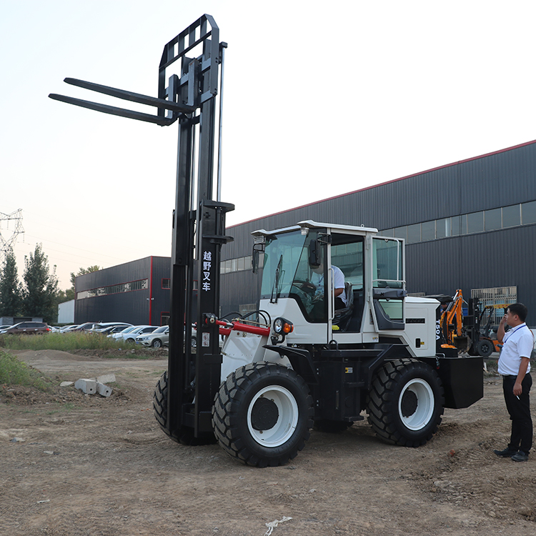 泥泞路面用越野叉车 加长臂加高叉车 华科越野叉车