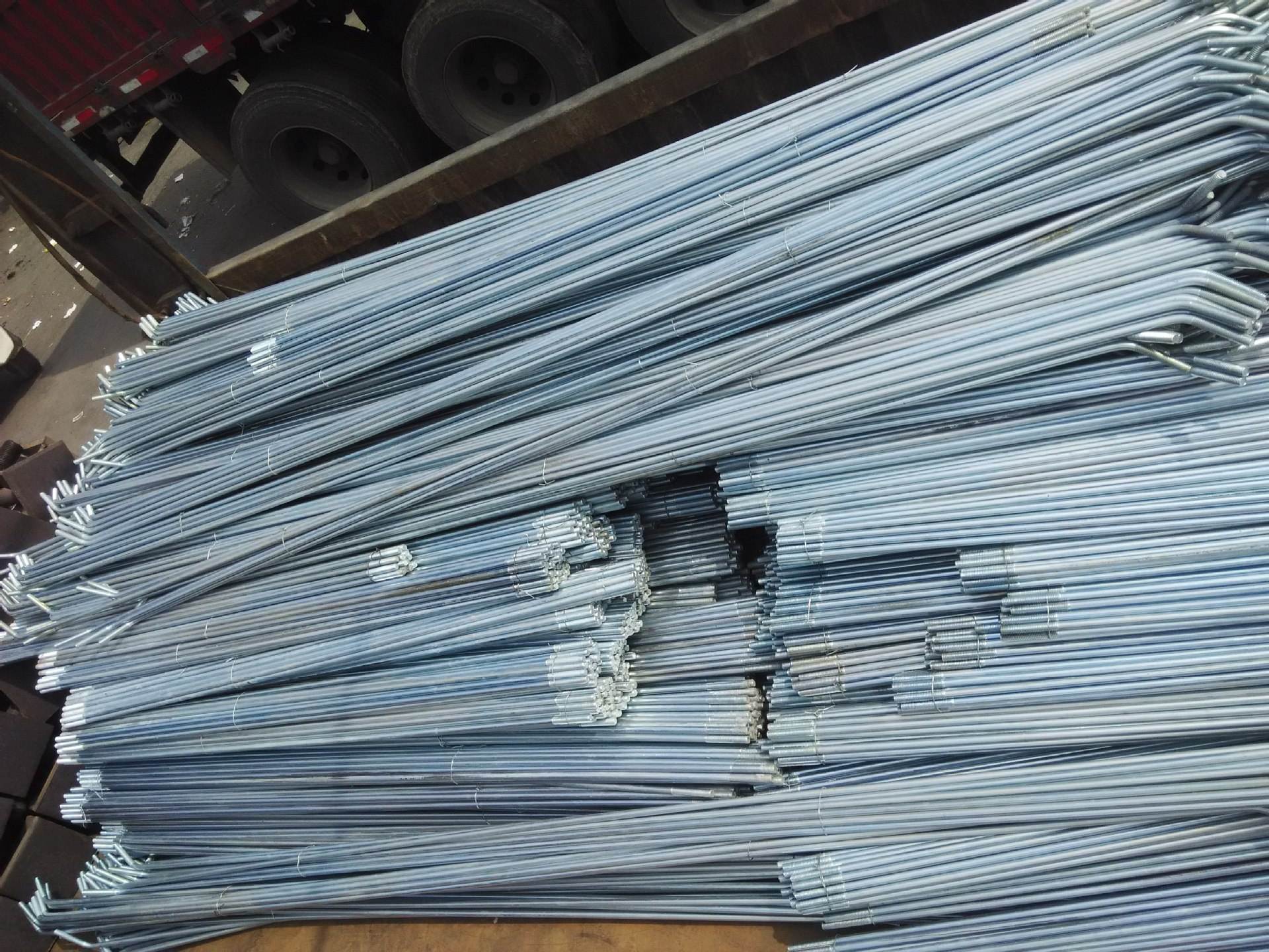 圆钢指的是实心长条钢材且截面为圆形.