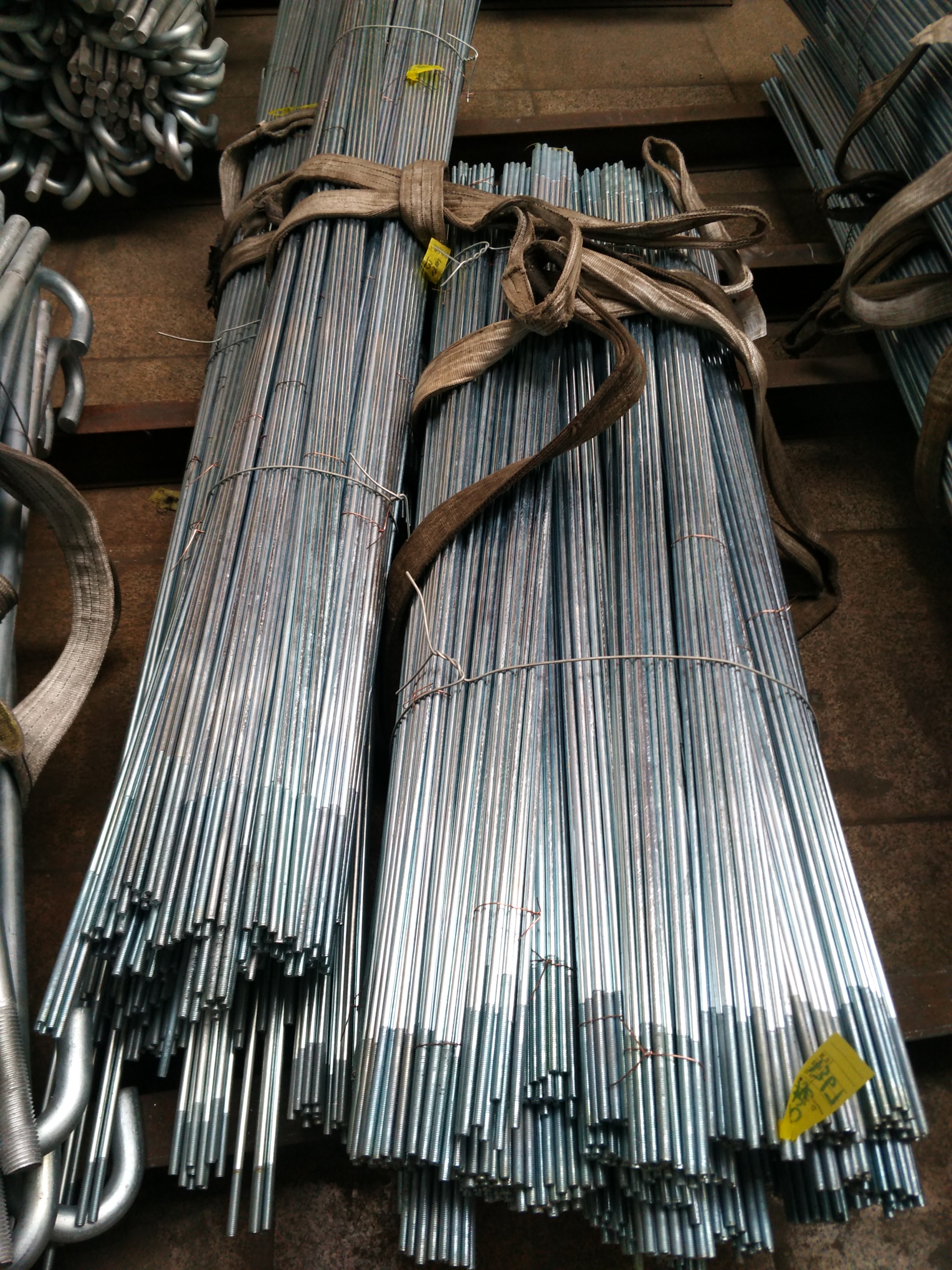 圆钢指的是实心长条钢材且截面为圆形.