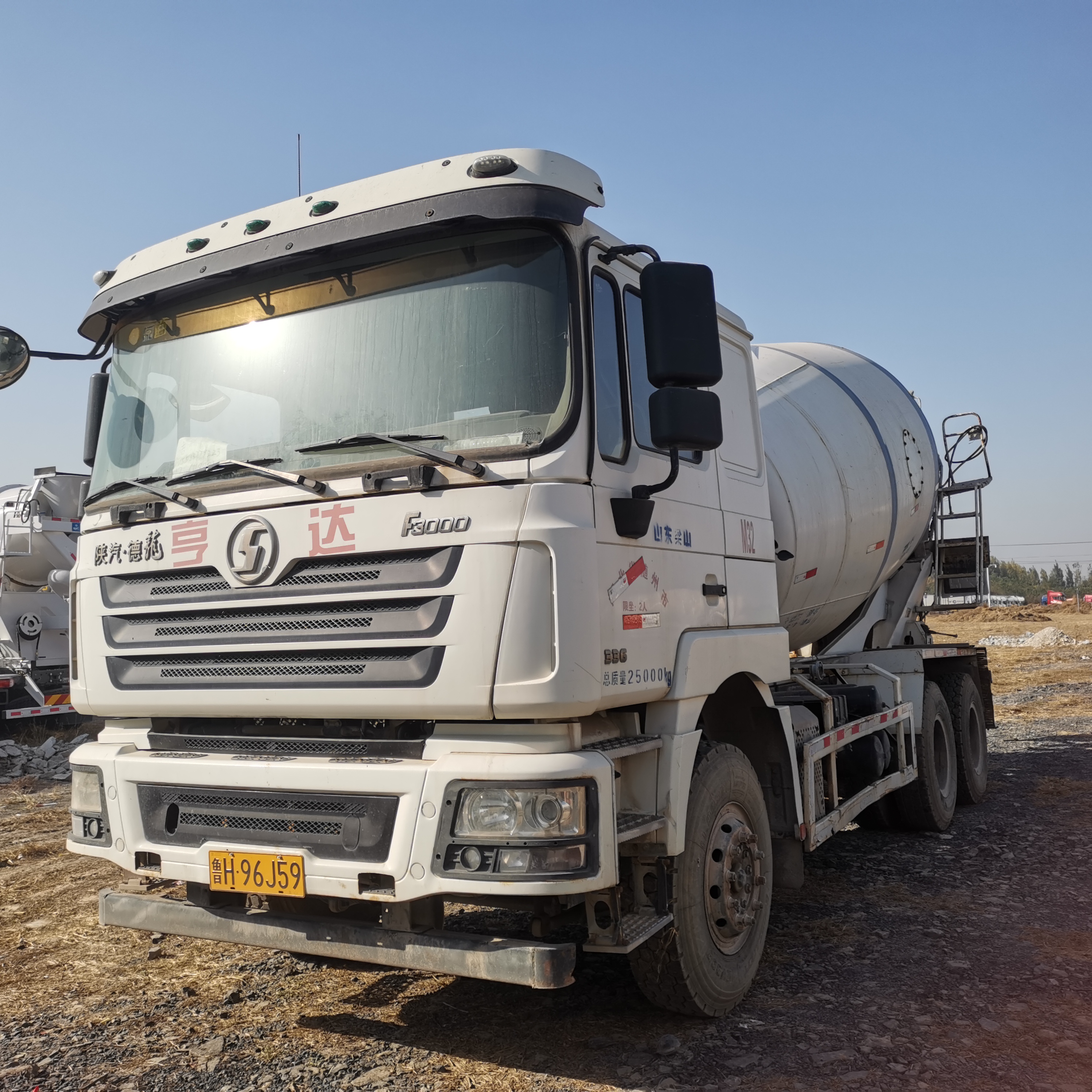 二手大14方豪沃水泥搅拌车 17年国五亚特上装搅拌罐车