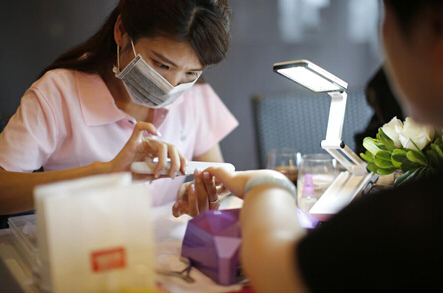 衡阳学化妆美甲学费多少一览表