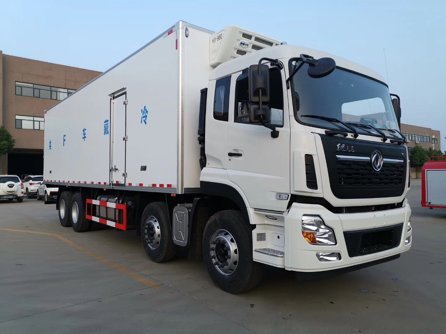 解放j6l高顶双卧6.8米中型单桥冷藏车