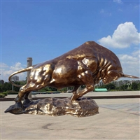 开荒牛雕塑，玻璃钢牛雕塑大全，欢迎来电咨询