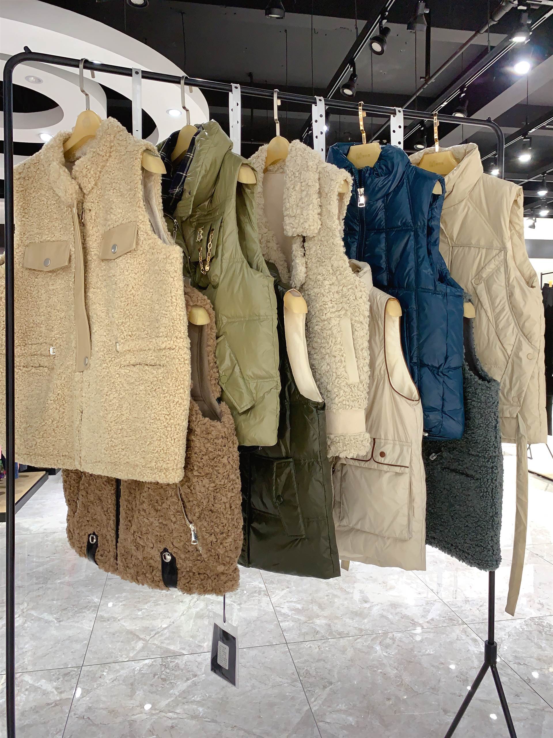 洛菲欧货马甲品牌撤柜女装货源拿货 广州批发女装市场妍琳