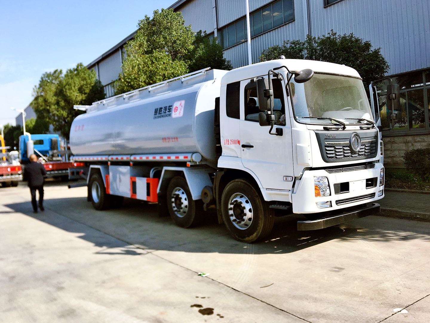 东风天锦供液车 小三轴普货洗井液车 普通液体运输车 润滑油车 可分期