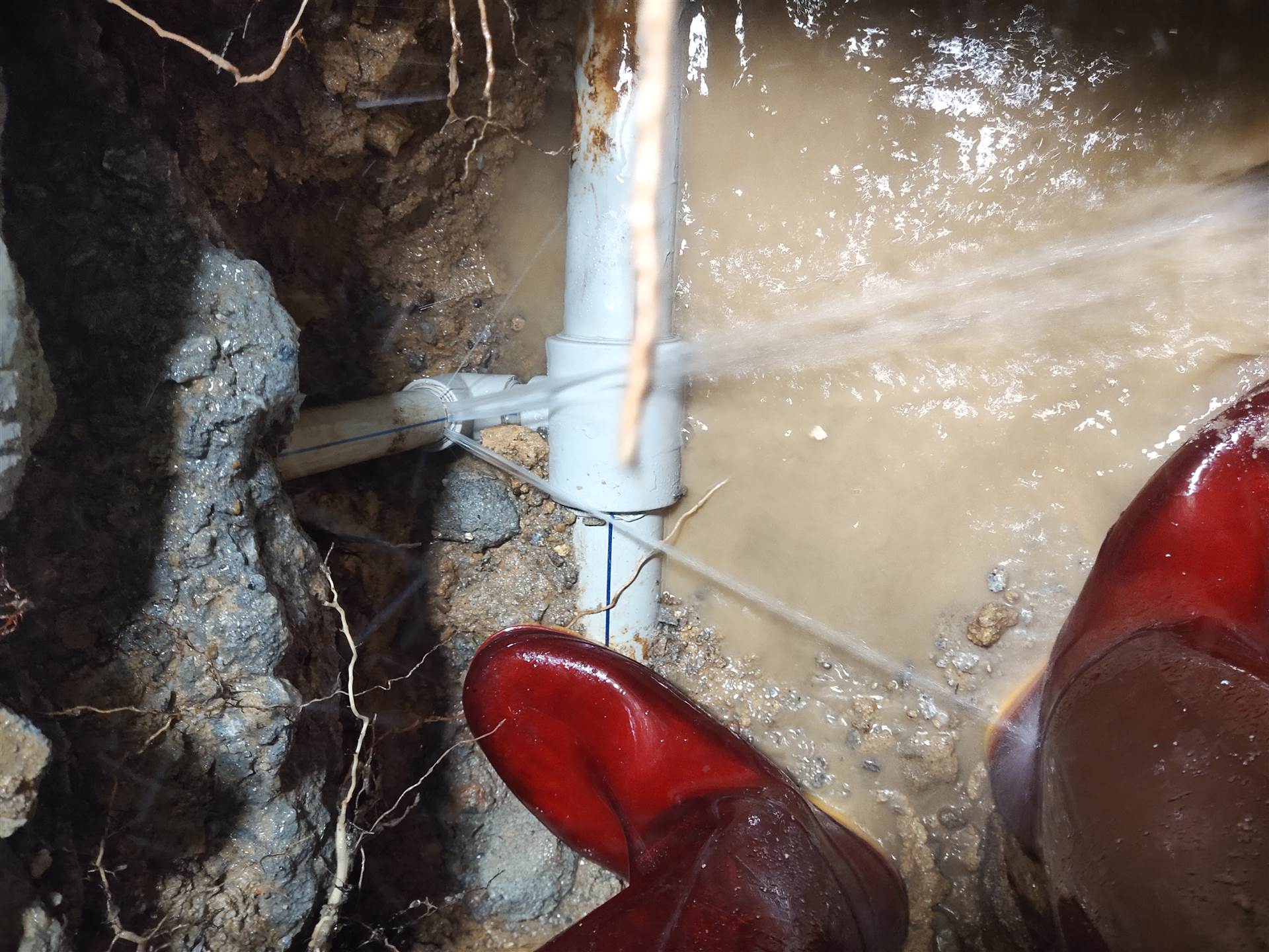 南城单位供水管道测漏修理仪器探查室内暗管漏水点