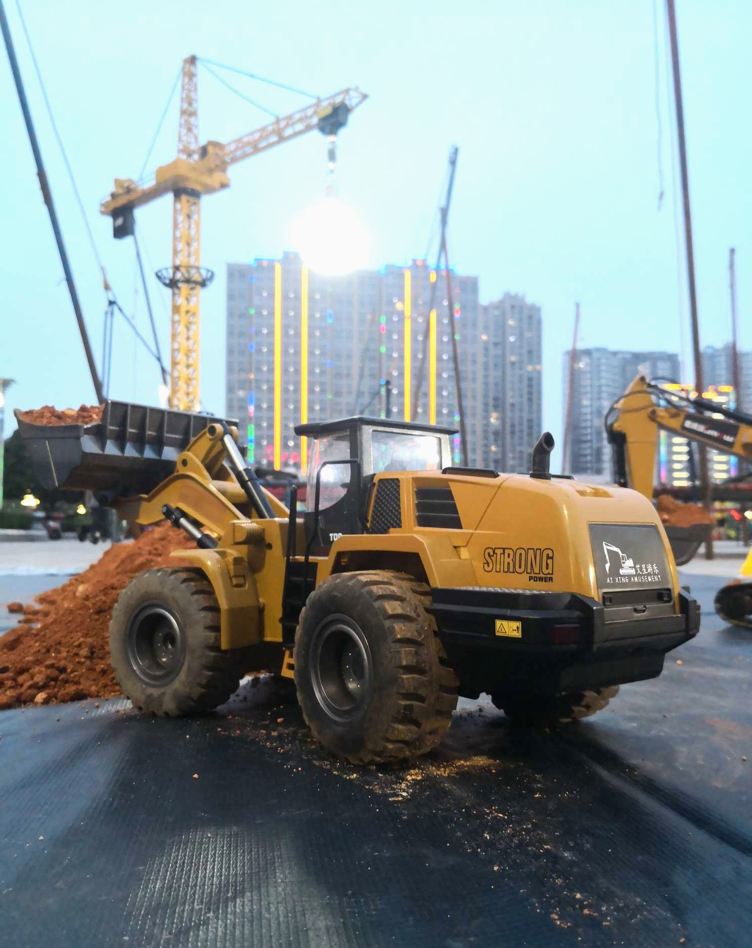 艾星游乐亲子主题乐园 公园摆摊儿童挖掘机 儿童疯狂挖掘机