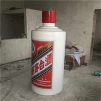 玻璃钢酒瓶雕塑 仿真酒瓶玻璃钢雕塑加工厂家