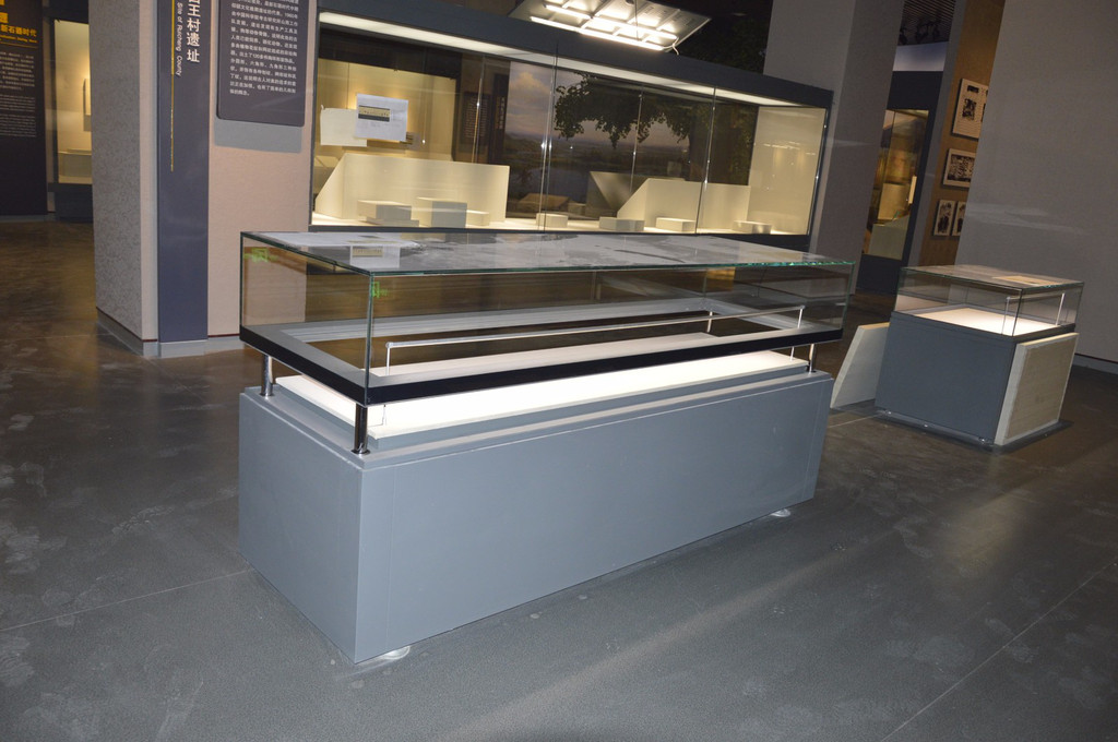 雅安市文物馆展柜制作