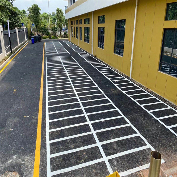 东莞松山湖商业区道路画线禁停网格热熔画线免费提供施工方案