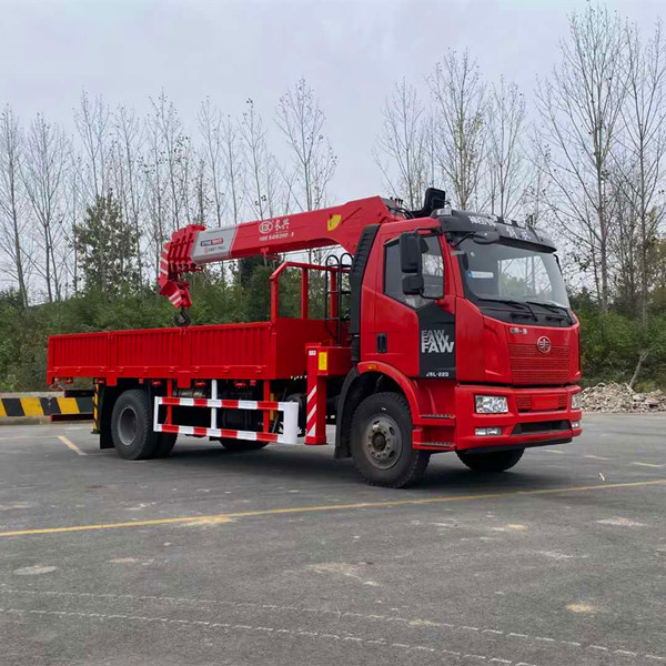 解放j6单桥随车起重运输车 上装长兴8吨五节臂吊机