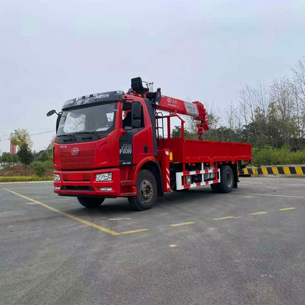 解放j6单桥8吨起重吊车 拉集装箱货物专用随车吊