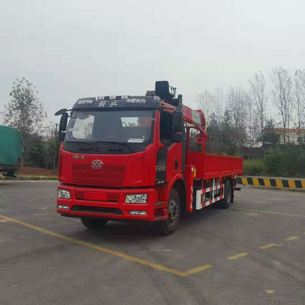 解放j6单桥随车起重运输车 上装长兴8吨五节臂吊机