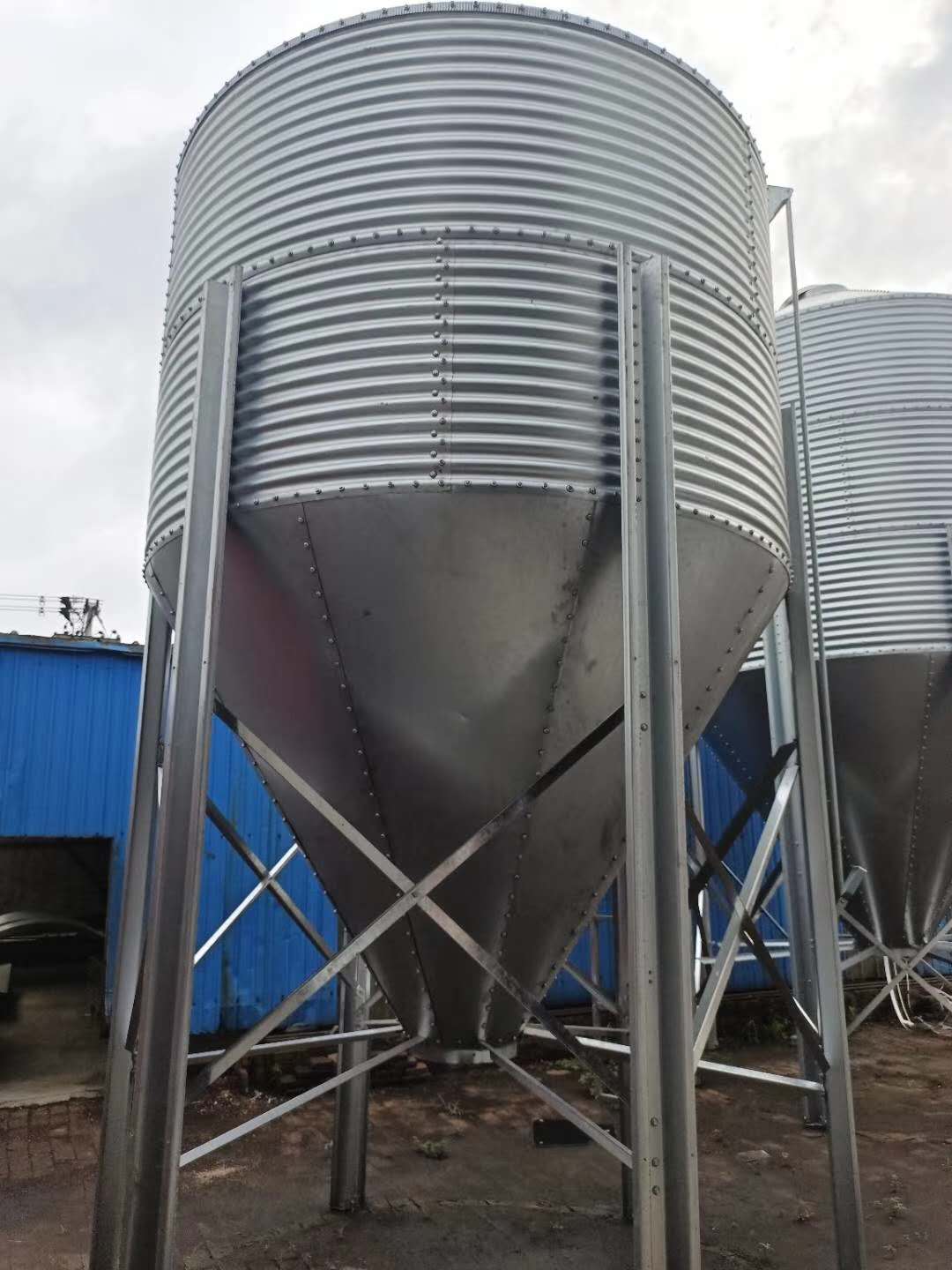 黑龙江20吨养殖料塔吉林20吨养殖料仓辽宁20吨镀锌料塔养殖