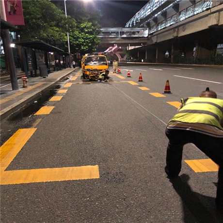 茂名停车场热熔划线 道路导向指示头标线 免费获取划线报价