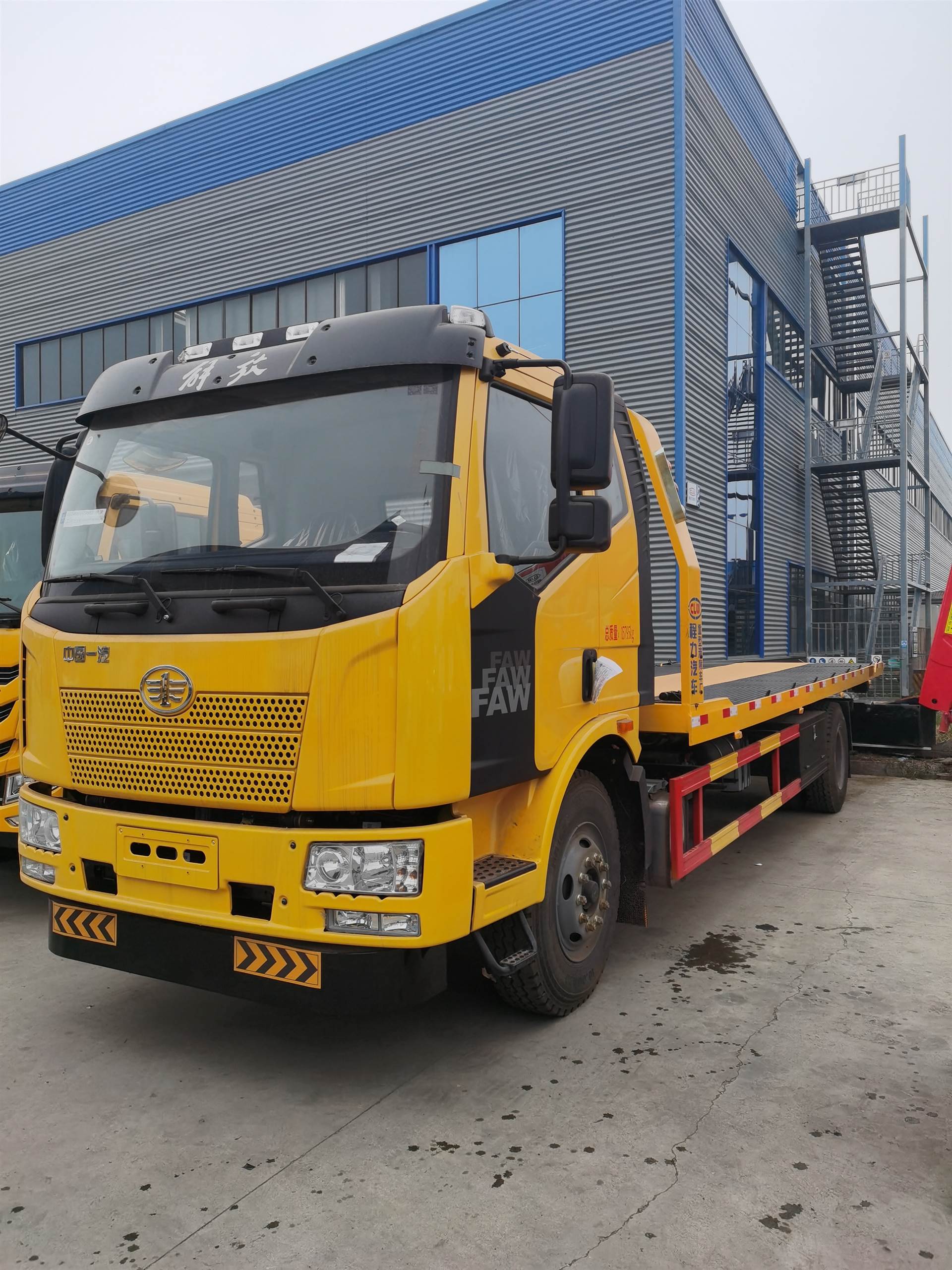 解放一拖二10吨平板拖车厂家供应优惠价