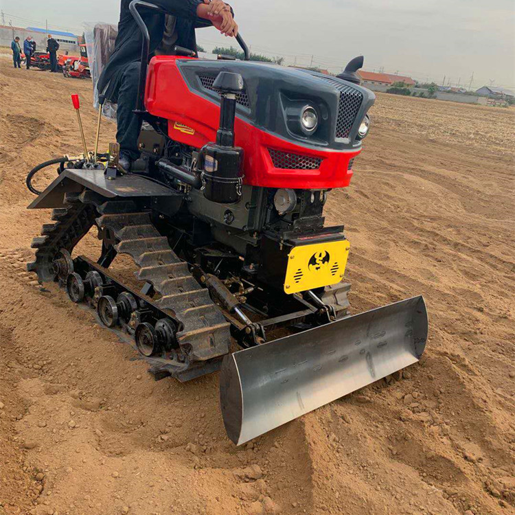 水田专用旋耕机多功能耙田机作业视频履带式稻田打浆机