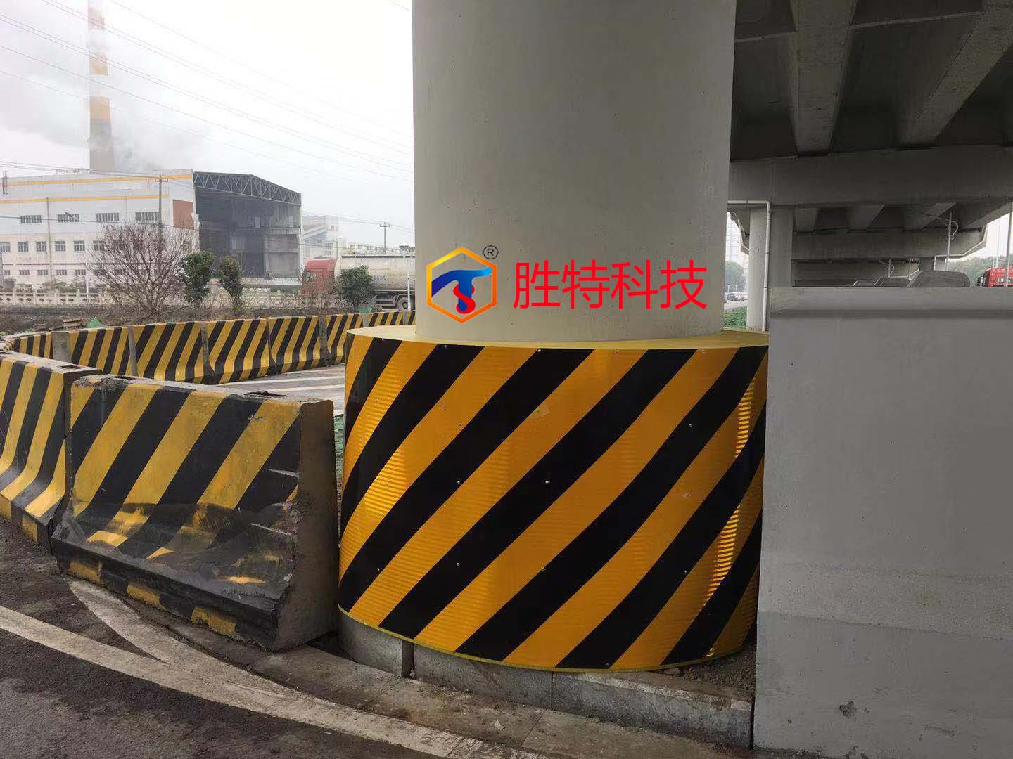 防车撞桥墩防撞设施,是一种安装在桥墩上或四周的保护桥梁的防护装置