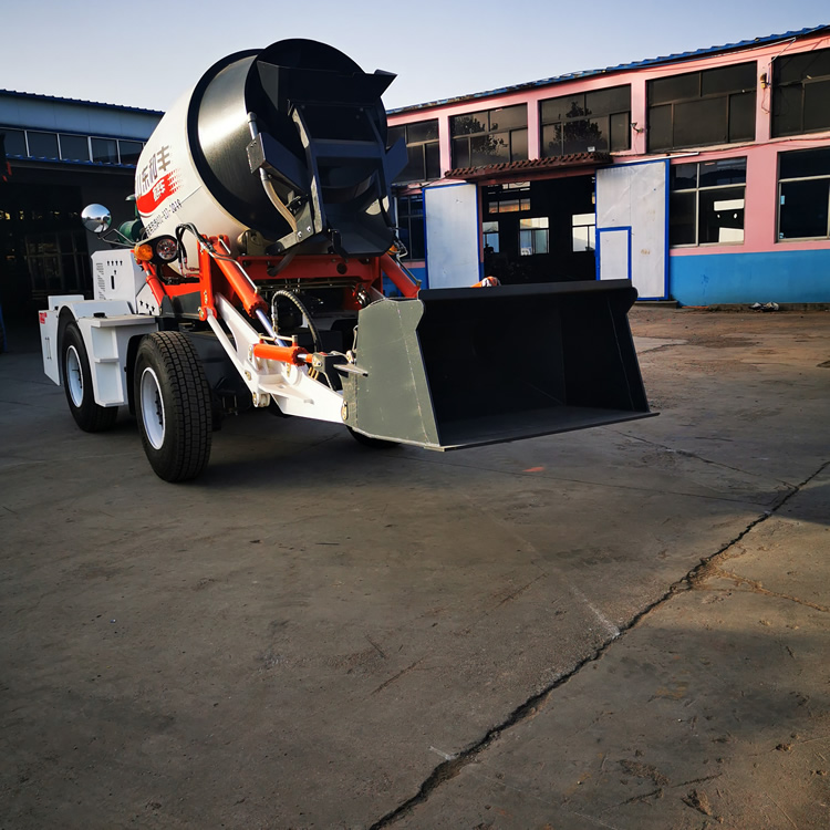 8方自上料搅拌车平凉崇信天宇重工自上料搅拌机