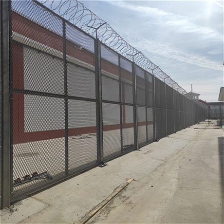 钢板网护栏网 监狱通道护栏网 监狱监管区护栏网 机场护栏