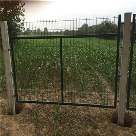 绿色铁路护栏网 高铁桥下防护栅栏网片 铁路防护栅栏高度