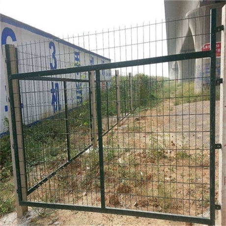 铁路围栏网厂家 铁路防爬刀刺隔离网 公路防护栅栏网