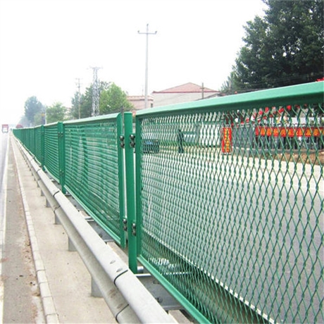 高速焊接護(hù)欄網(wǎng) 高速分流防眩網(wǎng) 公路框架護(hù)欄網(wǎng)
